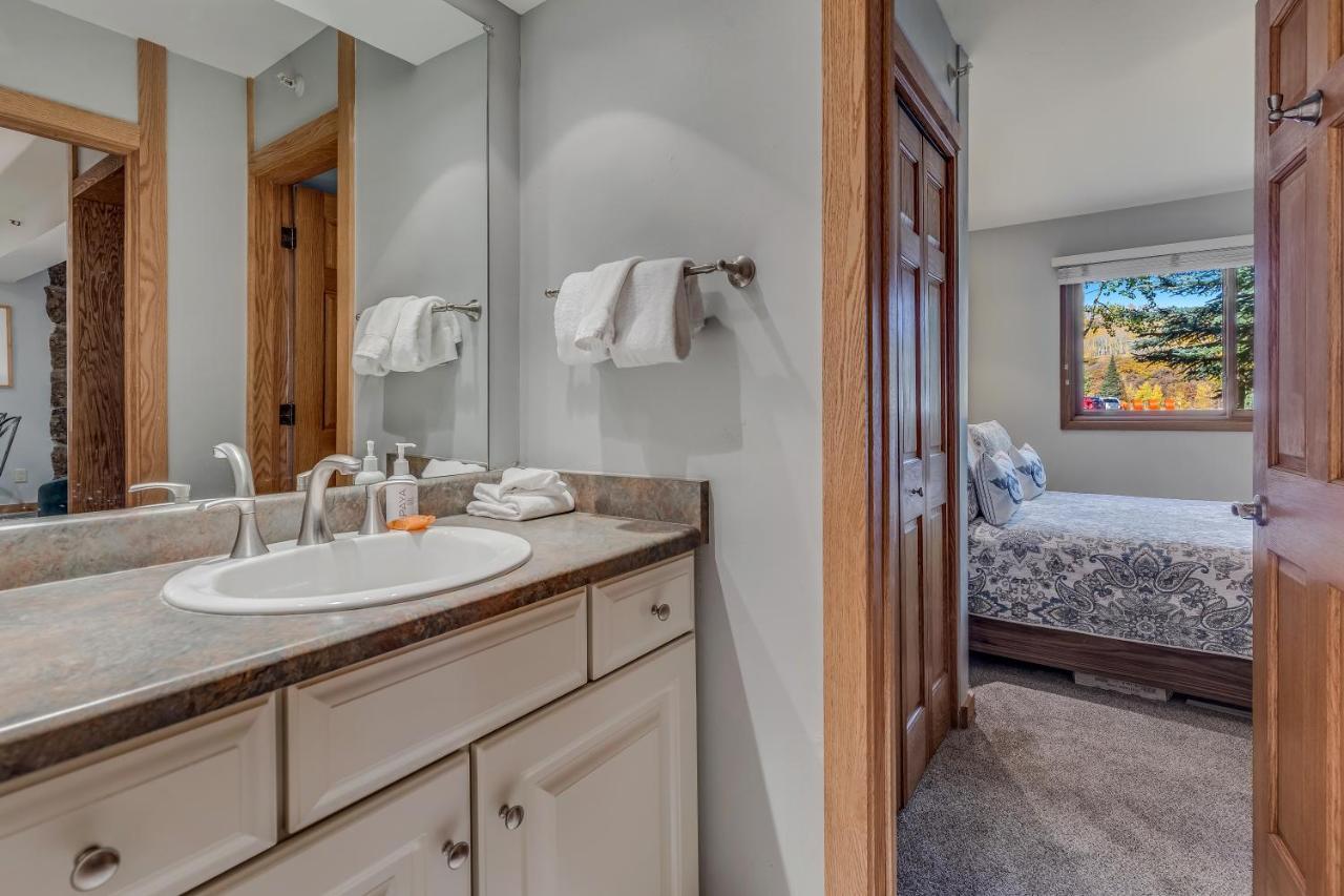 Laurelwood 202 *