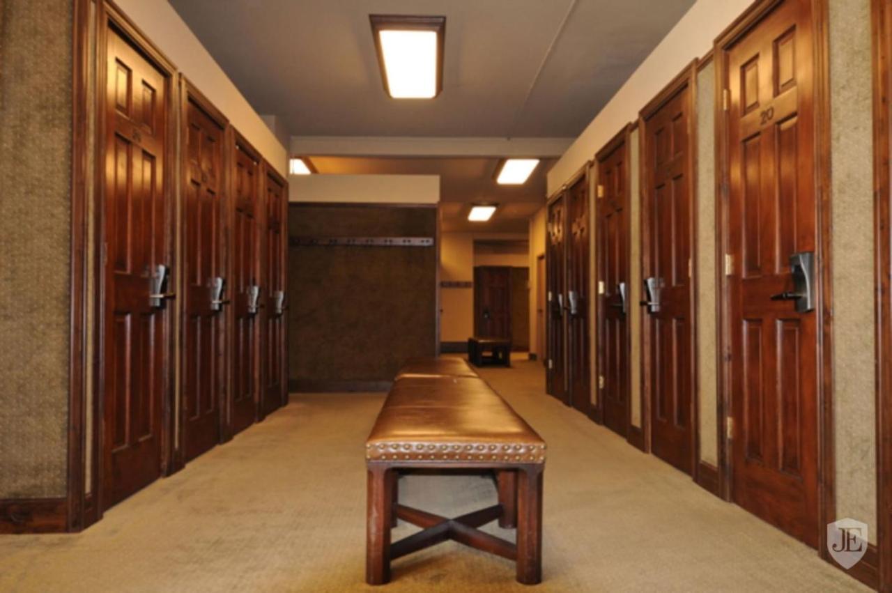 Spacious In, Out 3 Bedroom Vacation Next To The Gondola Featuring Slopeside Heated Outdoor Pool And Hot Tub Apartment Snowmass Village