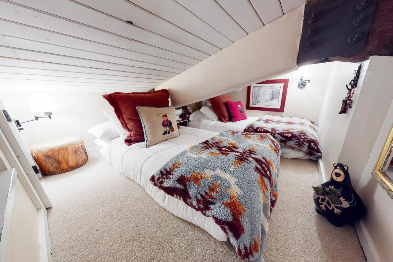 Peaceful Woodbridge Hideaway