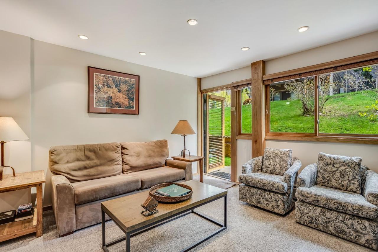 Laurelwood 403 *