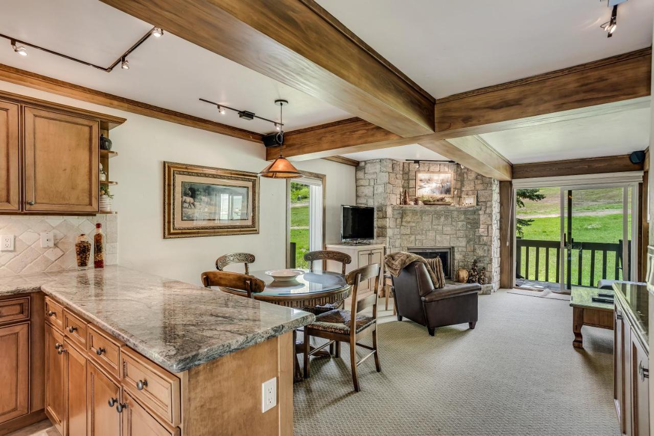 Interlude 2-bedroom Unit 205 Holiday home Snowmass Village