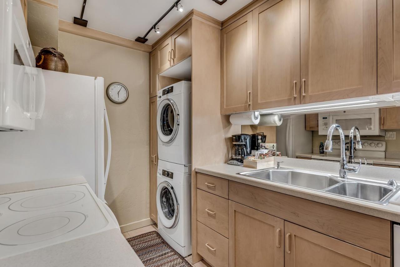 Interlude 2-bedroom Unit 202 Holiday home Snowmass Village