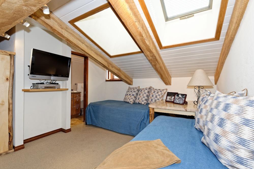 The Crestwood 4*