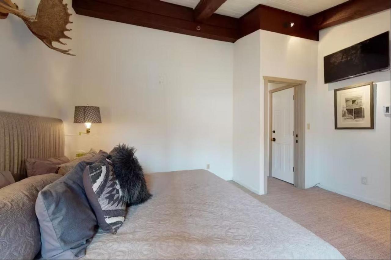 Enclave 309, Snowmass Ski-in/ski-out W/shared Pool/hot Tub/private Washer/dryer/gym/wifi Holiday home Snowmass Village