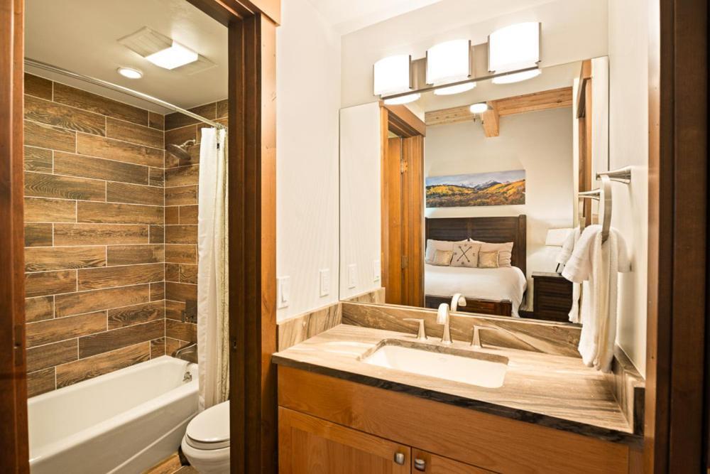 Enclave 312, Ski-in/ski-out Condo, Floor W/ Hot Tub, Gym And Out Door Pool In Snowmass *