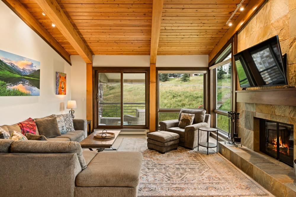 Enclave 312, Ski-in/ski-out Condo, Floor W/ Hot Tub, Gym And Out Door Pool In Snowmass