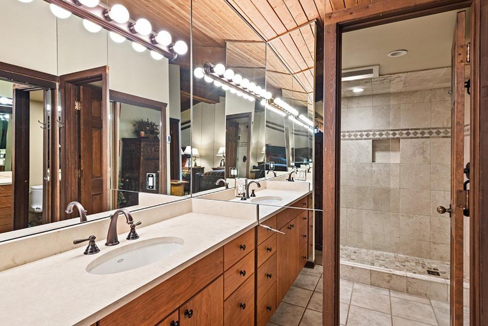 Enclave 303, Snowmass Ski-in/ski-out With Shared Pool/hot Tub *