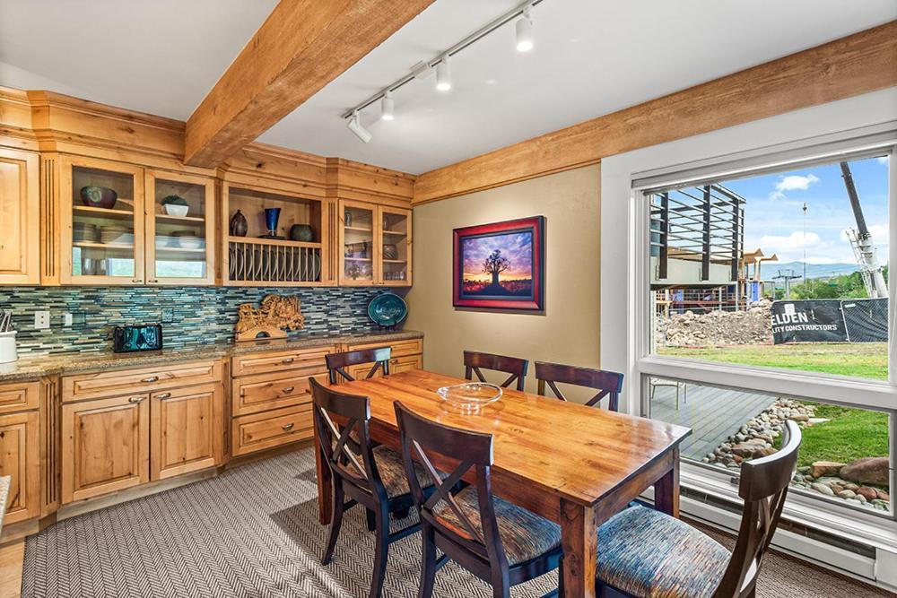 Enclave 102, Snowmass Ski-in/ski-out W/shared Pool/hot Tub *