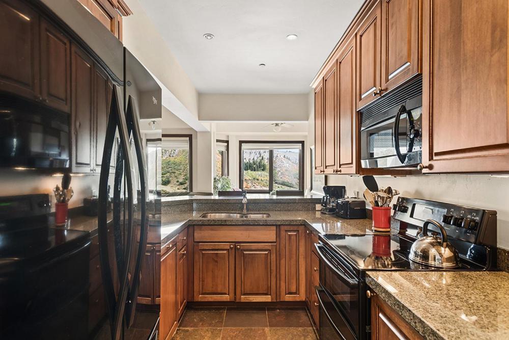 Chamonix 46, Snowmass Ski-in/ski-out W/shared Hot Tub/pool *