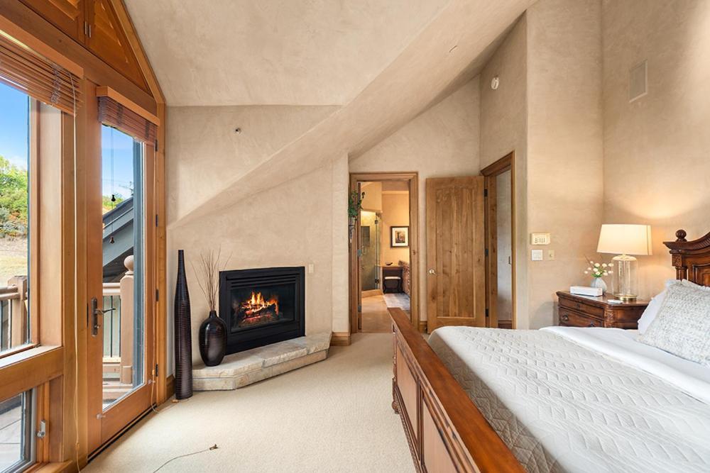 Owl Creek 04, Ski-in, Ski-out Luxury Townhome With Private Hot Tub In