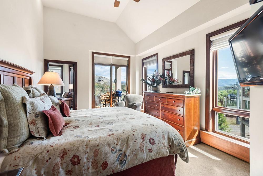 Chamonix 46, Snowmass Ski-in/ski-out W/shared Hot Tub/pool Holiday home
