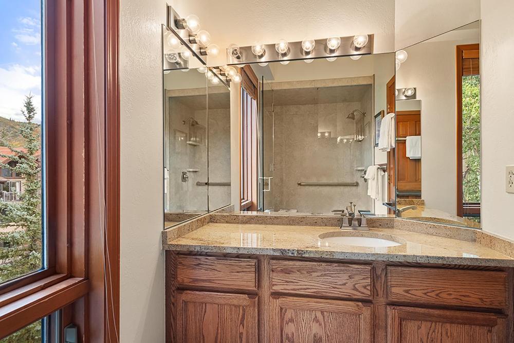 Chamonix 37, Snowmass Ski-in/ski-out W/shared Hot Tub & Pool/private Washer/dryer/wifi