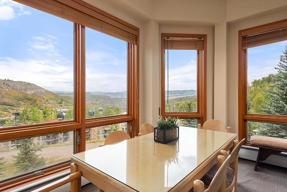 Chamonix 37, Snowmass Ski-in/ski-out W/shared Hot Tub & Pool/private Washer/dryer/wifi *