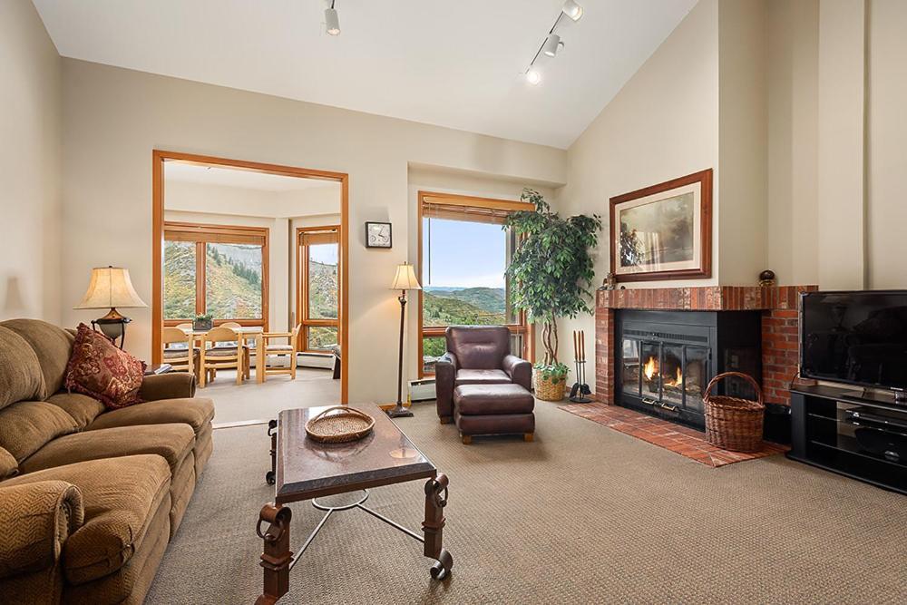 Chamonix 37, Snowmass Ski-in/ski-out W/shared Hot Tub & Pool/private Washer/dryer/wifi Snowmass Village
