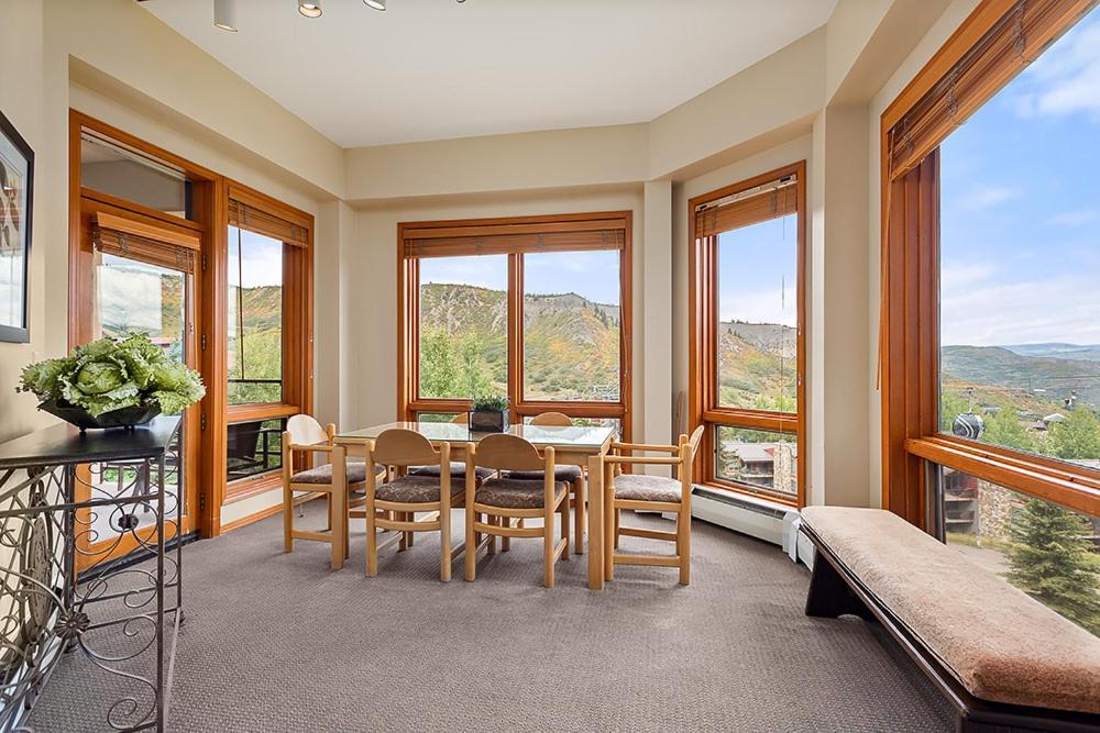 Chamonix 37, Snowmass Ski-in/ski-out W/shared Hot Tub & Pool/private Washer/dryer/wifi Snowmass Village