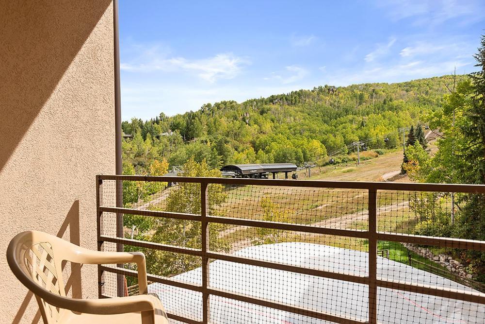 Holiday home Chamonix 54, Snowmass Ski-in/ski-out With Pool, Hot Tub, Free Wifi, & Airport Shuttle *