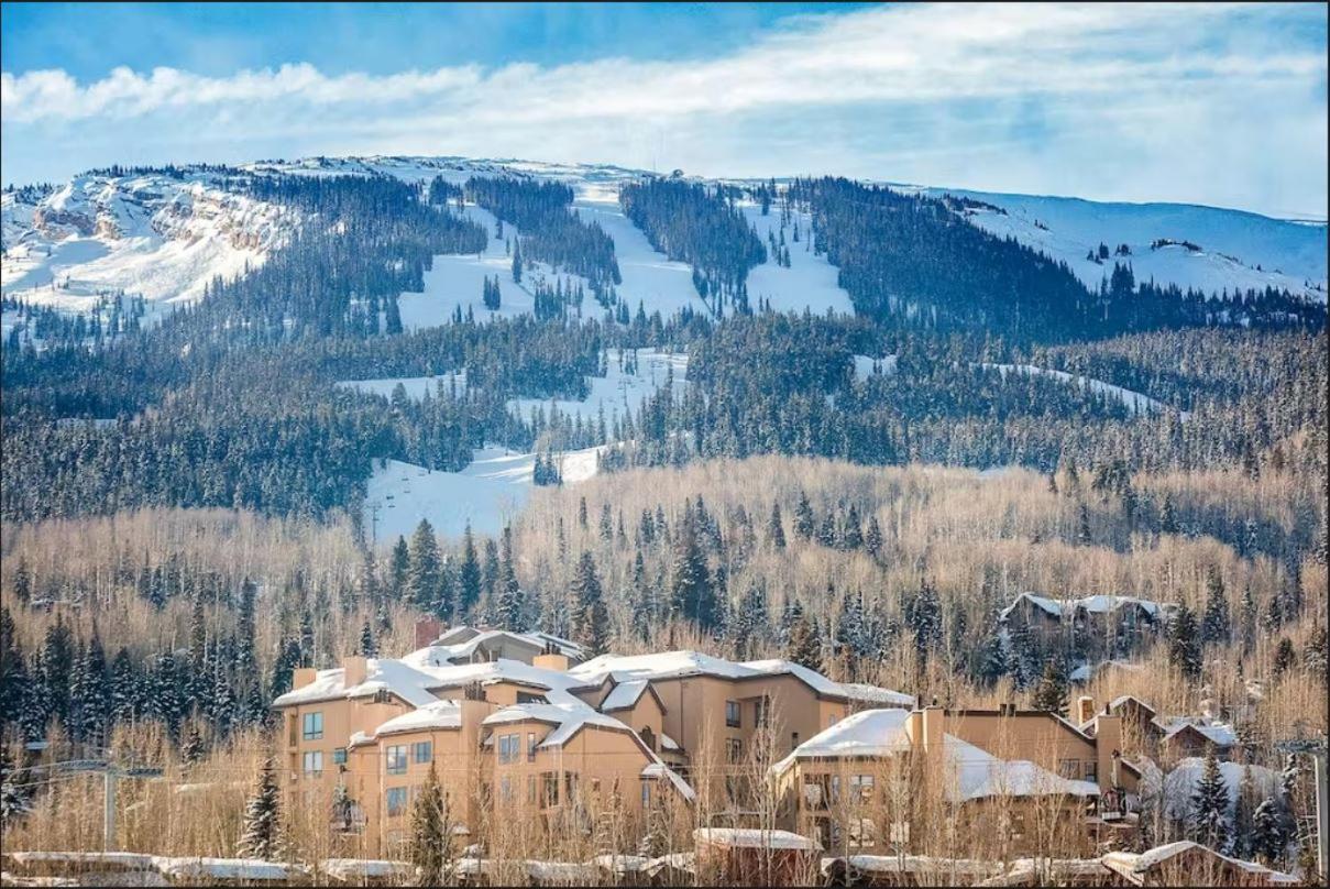 Holiday home Chamonix 54, Snowmass Ski-in/ski-out With Pool, Hot Tub, Free Wifi, & Airport Shuttle *