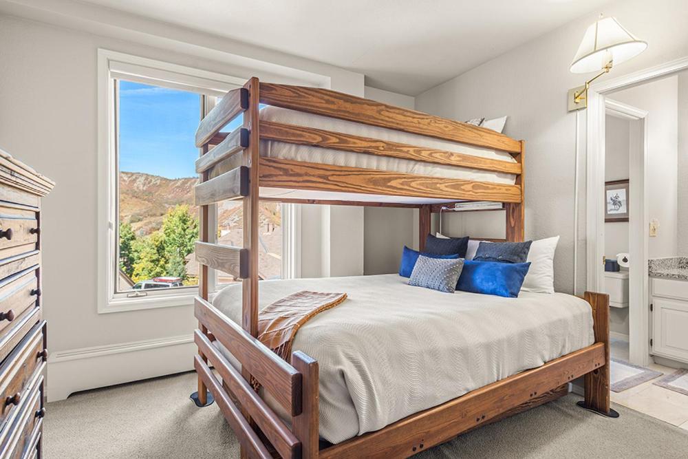 Chamonix 31, Snowmass Ski-in/ski-out W/shared Hot Tub/pool/private Washer/dryer/wifi * Snowmass Village