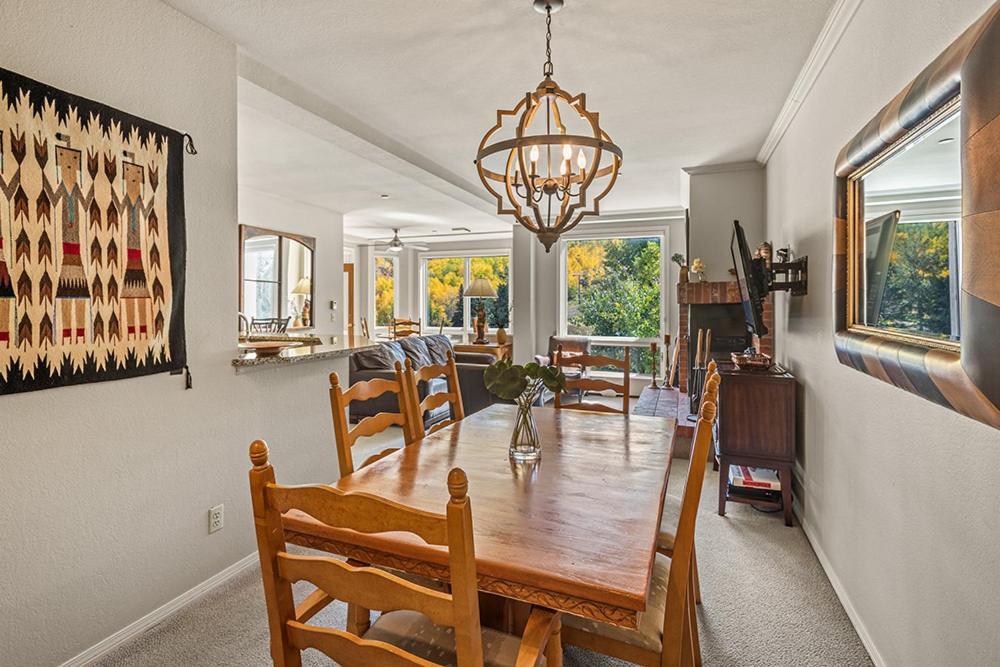 Chamonix 31, Snowmass Ski-in/ski-out W/shared Hot Tub/pool/private Washer/dryer/wifi Holiday home Snowmass Village