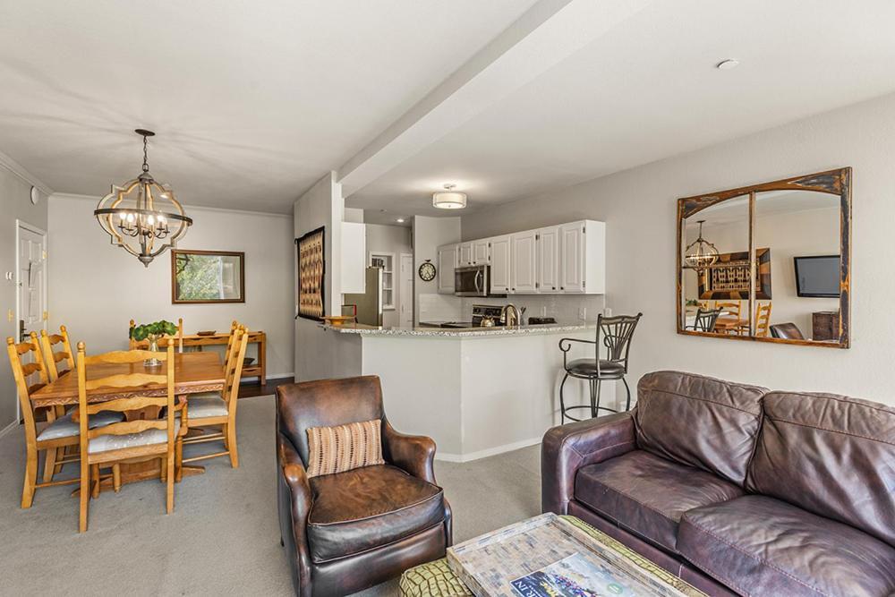 Holiday home Chamonix 31, Snowmass Ski-in/ski-out W/shared Hot Tub/pool/private Washer/dryer/wifi