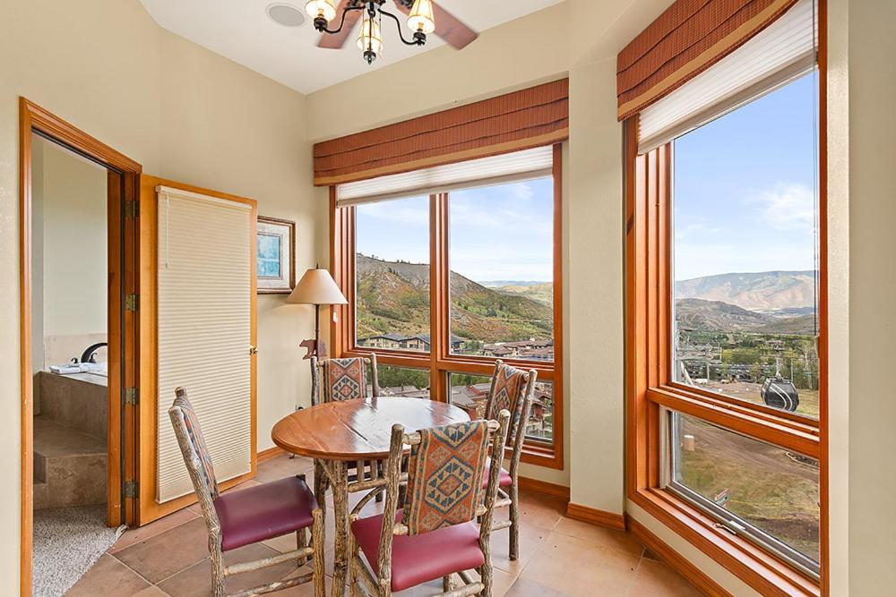 Holiday home Chamonix 54, Snowmass Ski-in/ski-out With Pool, Hot Tub, Free Wifi, & Airport Shuttle Snowmass Village