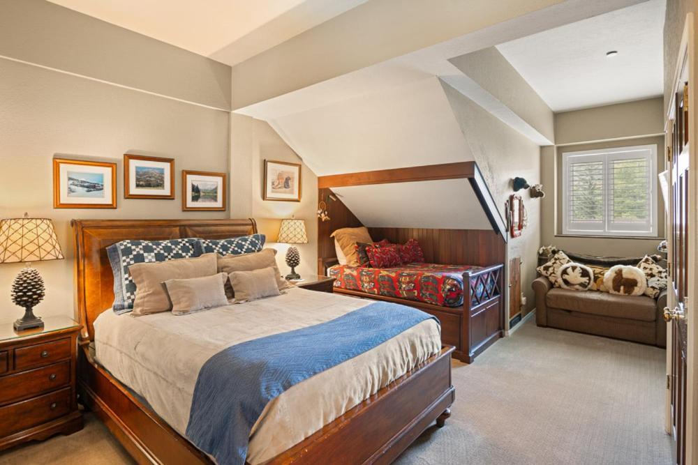 Chamonix 20, Snowmass Ski-in/ski-out W/shared Pool/hot Tub/private Washer/dryer/gym/wifi Holiday home Snowmass Village