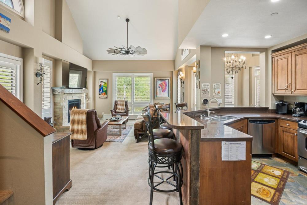 Chamonix 20, Snowmass Ski-in/ski-out W/shared Pool/hot Tub/private Washer/dryer/gym/wifi * Snowmass Village