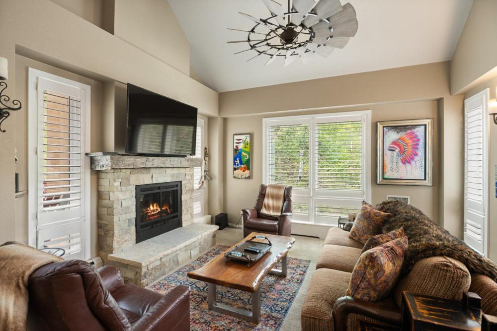 Chamonix 20, Snowmass Ski-in/ski-out W/shared Pool/hot Tub/private Washer/dryer/gym/wifi * Snowmass Village