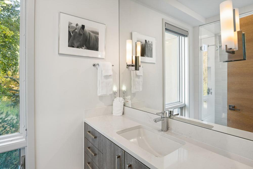 Chamonix 27, Snowmass Ski-in/ski-out With Pool, Hot Tub, Gym, Wifi & Washer/dryer Holiday home *
