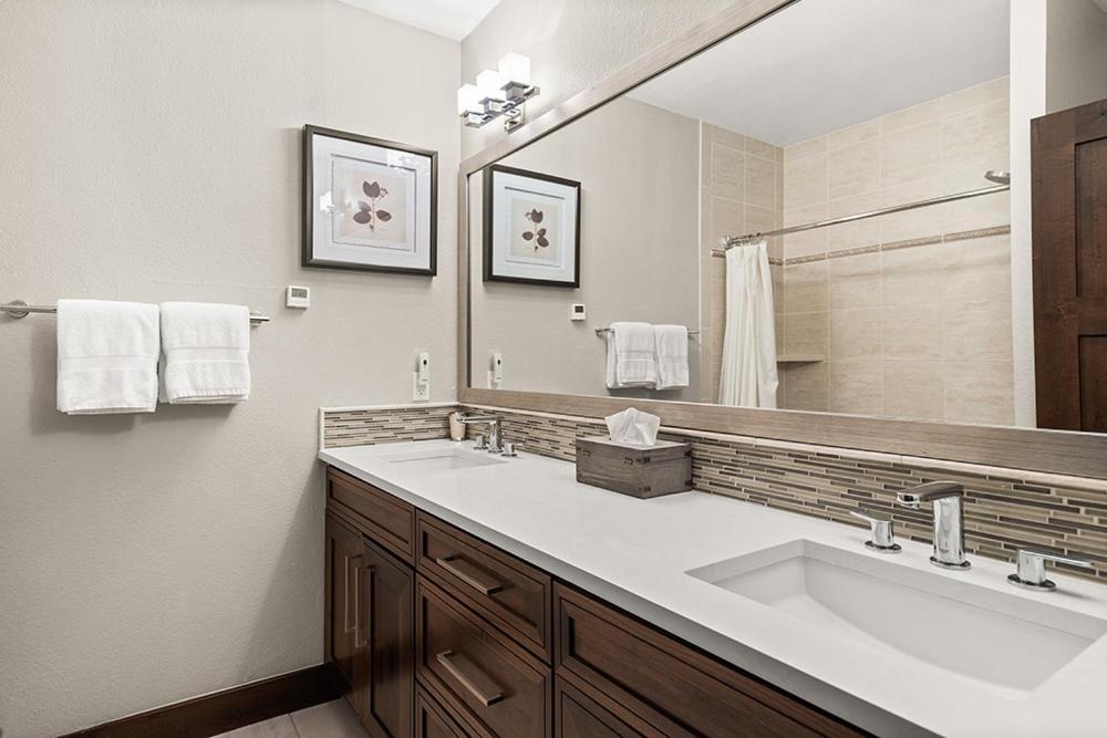 Chamonix 26, Snowmass Ski-in/ski-out W/shared Pool/hot Tub/private Washer/dryer/wifi Holiday home *