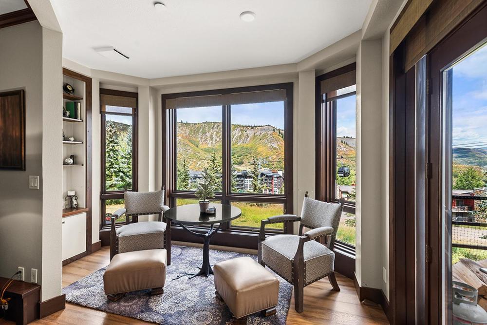 Chamonix 26, Snowmass Ski-in/ski-out W/shared Pool/hot Tub/private Washer/dryer/wifi Holiday home Snowmass Village