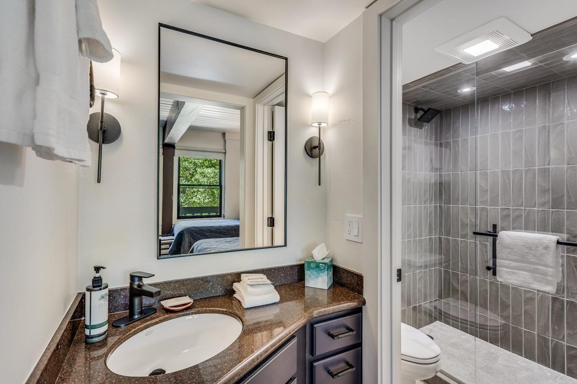 Interlude 2-bedroom Unit 204 Holiday home