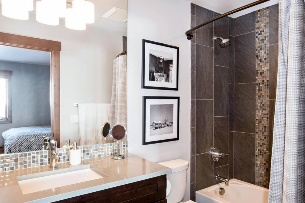 Apartment Modern Luxury - Walk To Lifts - Jacuzzi *
