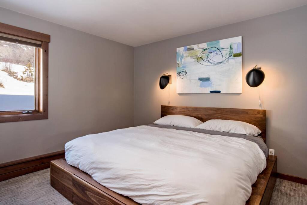 Modern Luxury - Walk To Lifts - Jacuzzi Apartment *