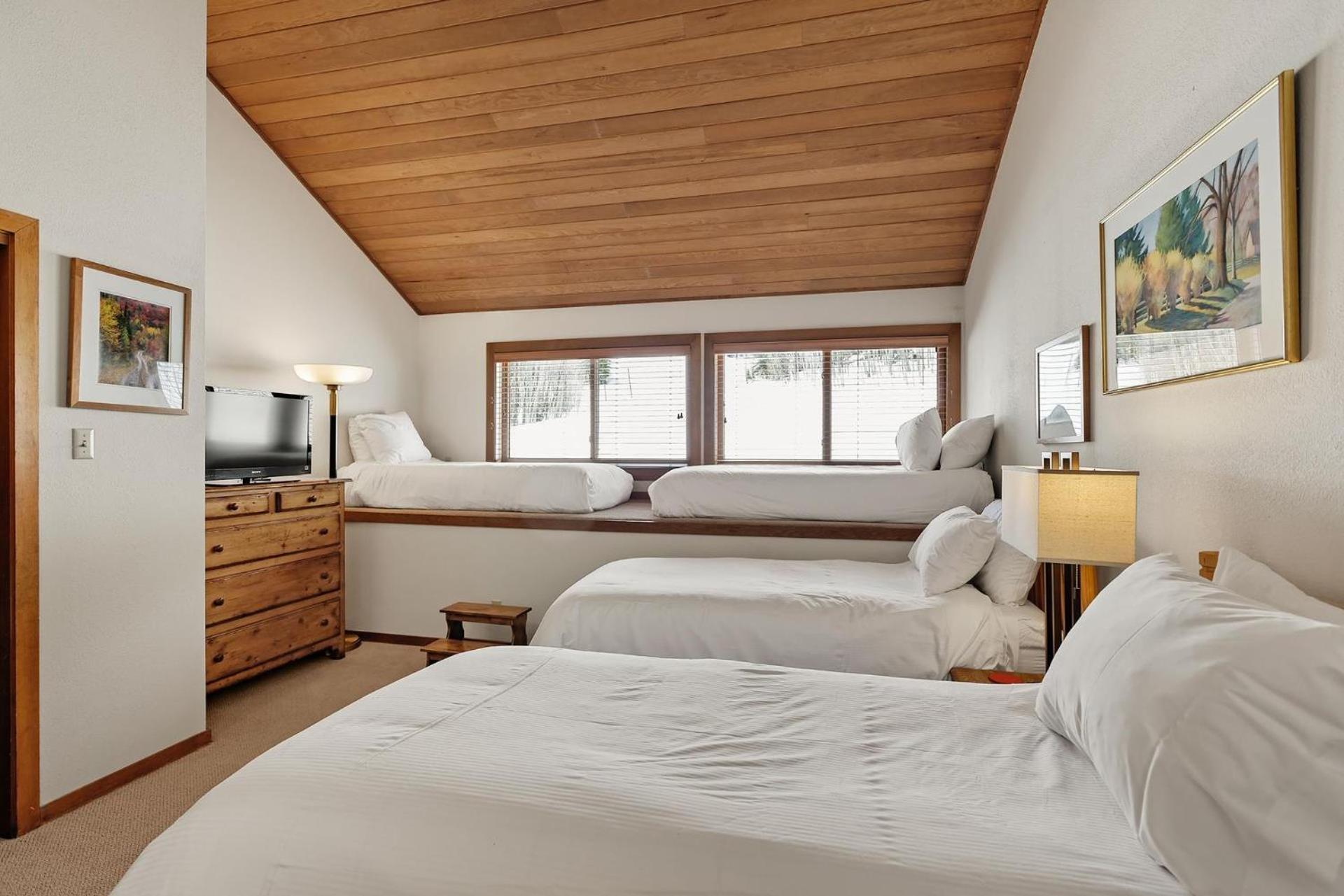 Ski-in Ski-out Luxury Townhome With Stunning Views By The Woodrun V *