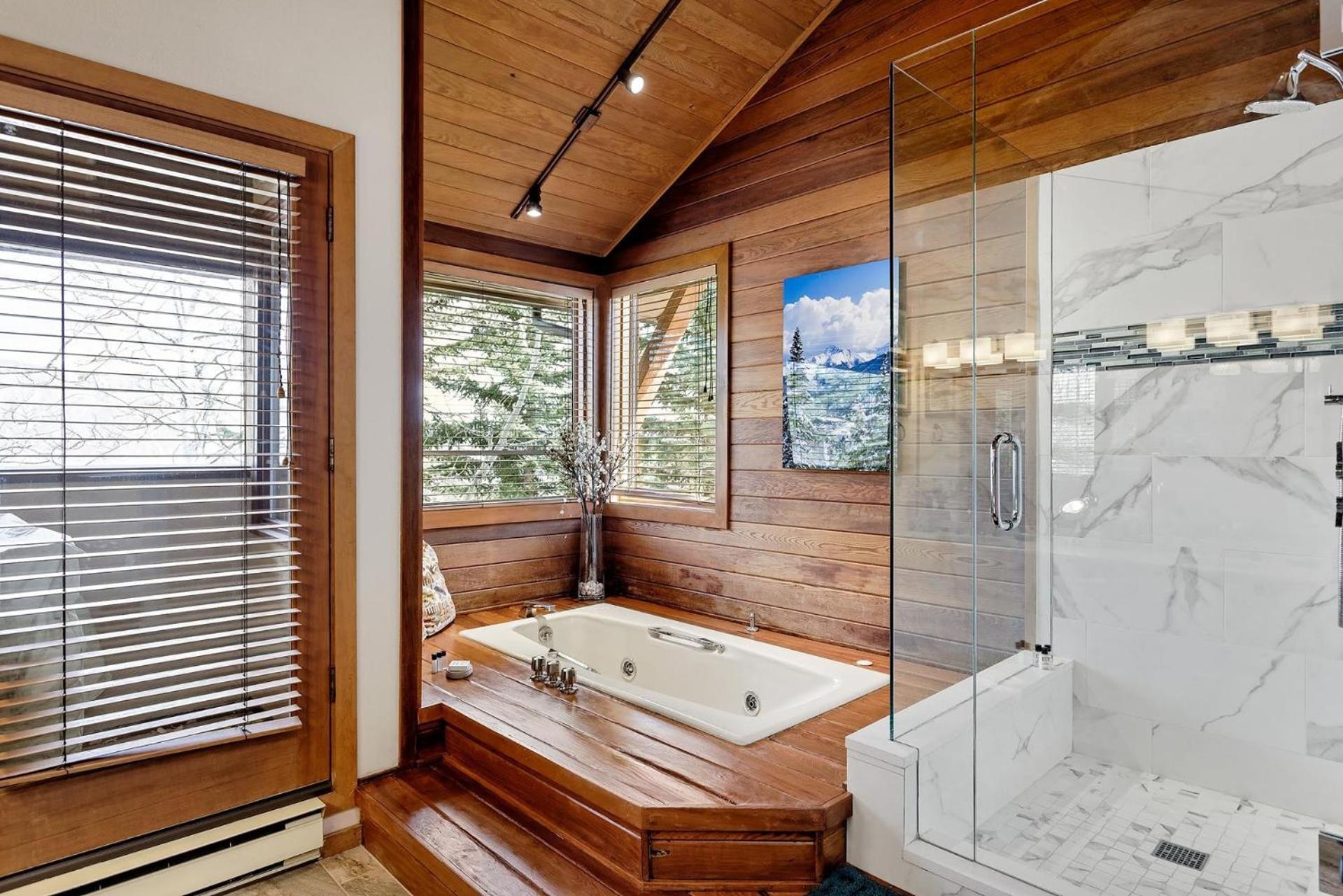 Ski-in Ski-out Luxury Townhome With Stunning Views By The Woodrun V Snowmass Village