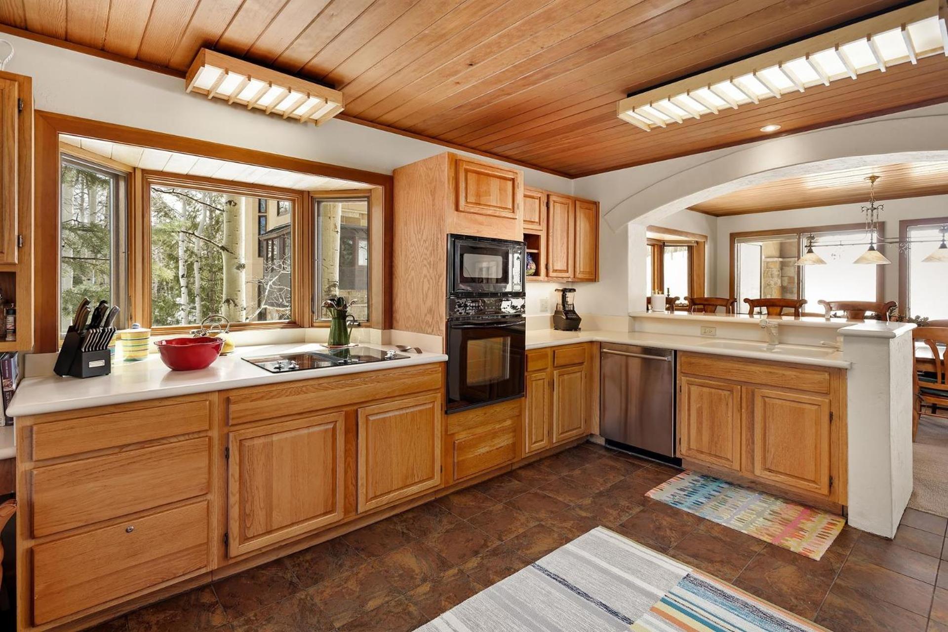 Ski-in Ski-out Luxury Townhome With Stunning Views By The Woodrun V Snowmass Village