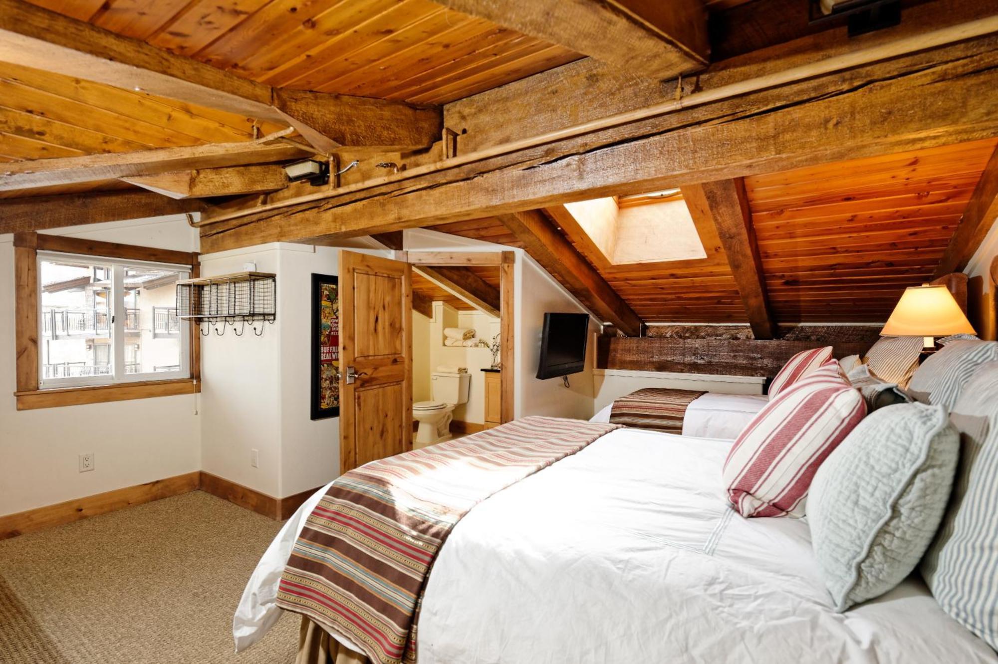 The Crestwood Aparthotel 4*
