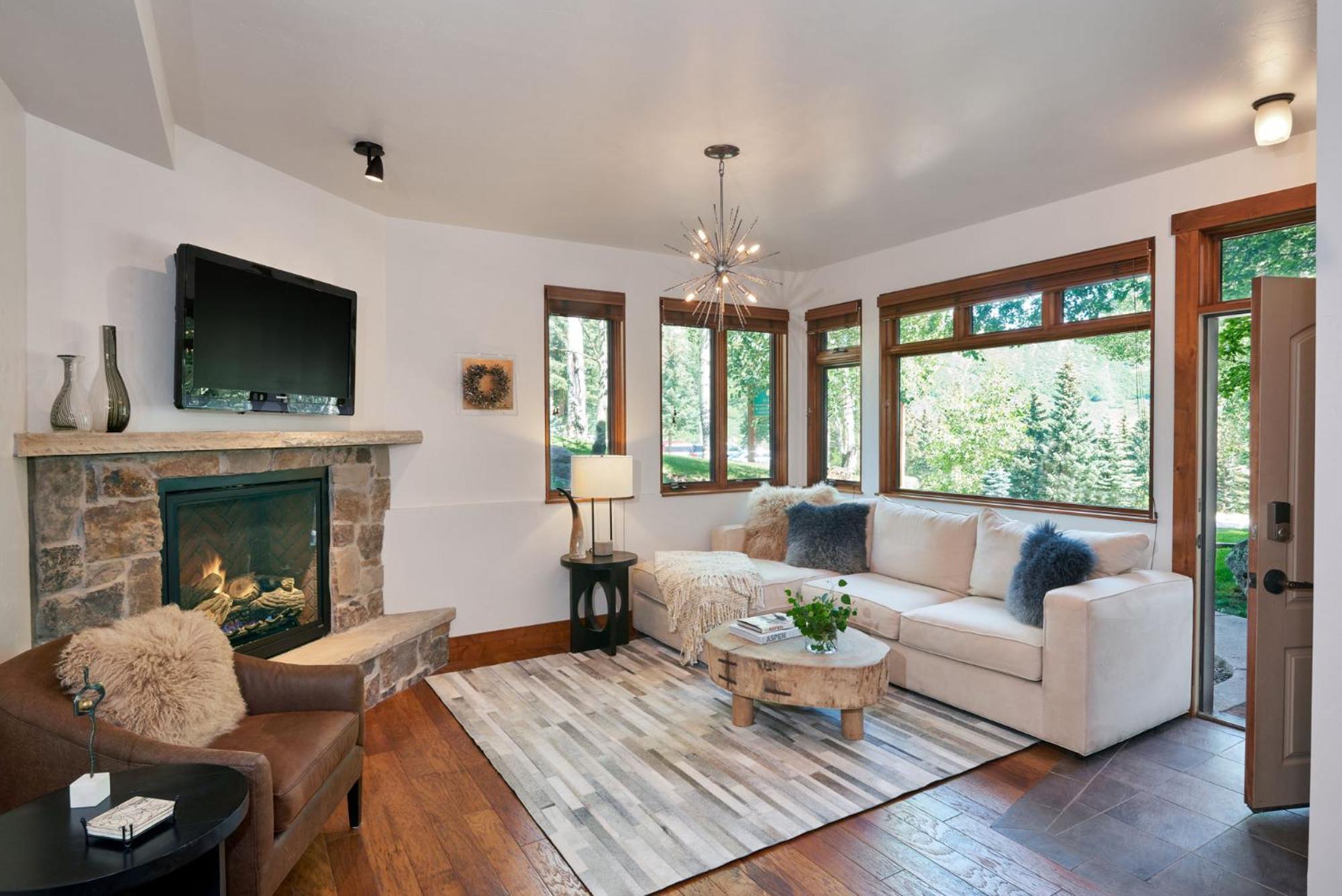 Mountain-chic The Snowmass Staple Holiday home