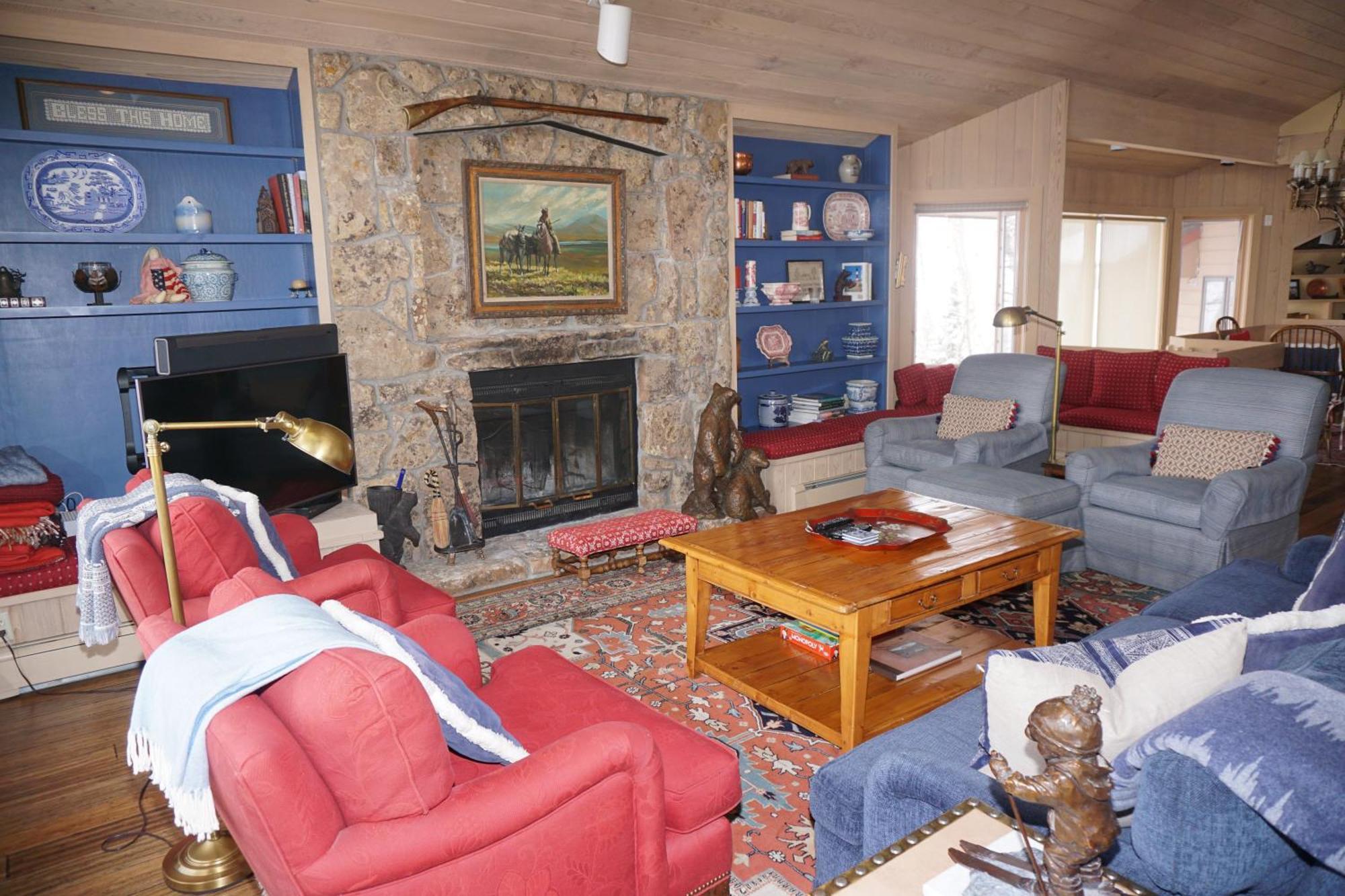 327 Deer Ridge Ln