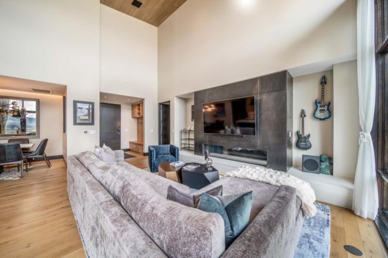 One Snowmass East 703 By Snowmass Mountain *