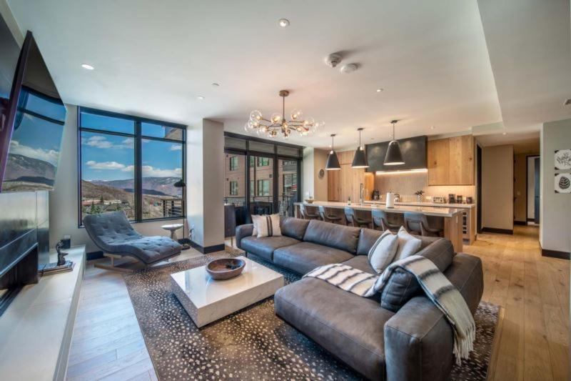 One Snowmass East 303 By Snowmass Mountain