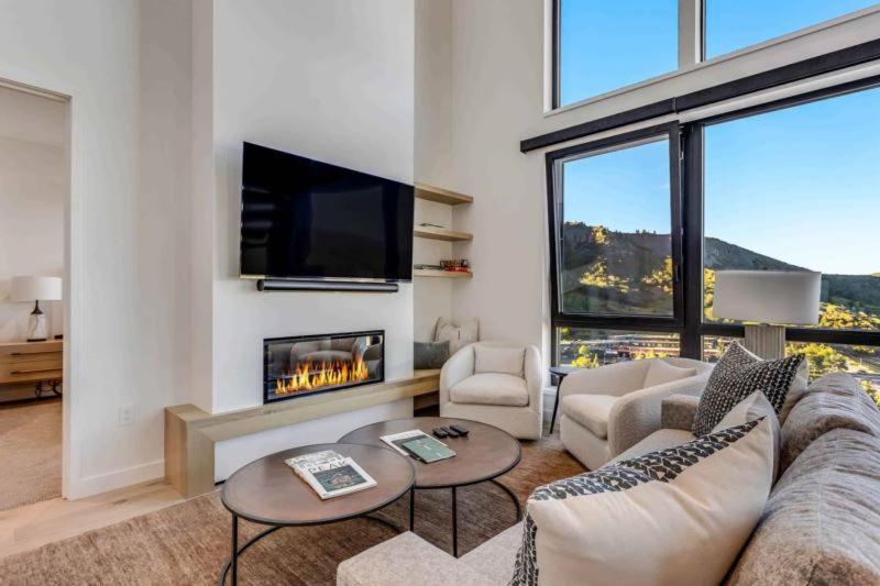 Electric Pass 606 By Snowmass Mountain *