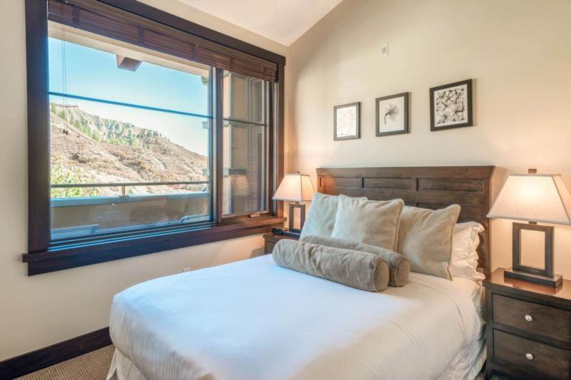 Hayden 2305 By Snowmass Mountain