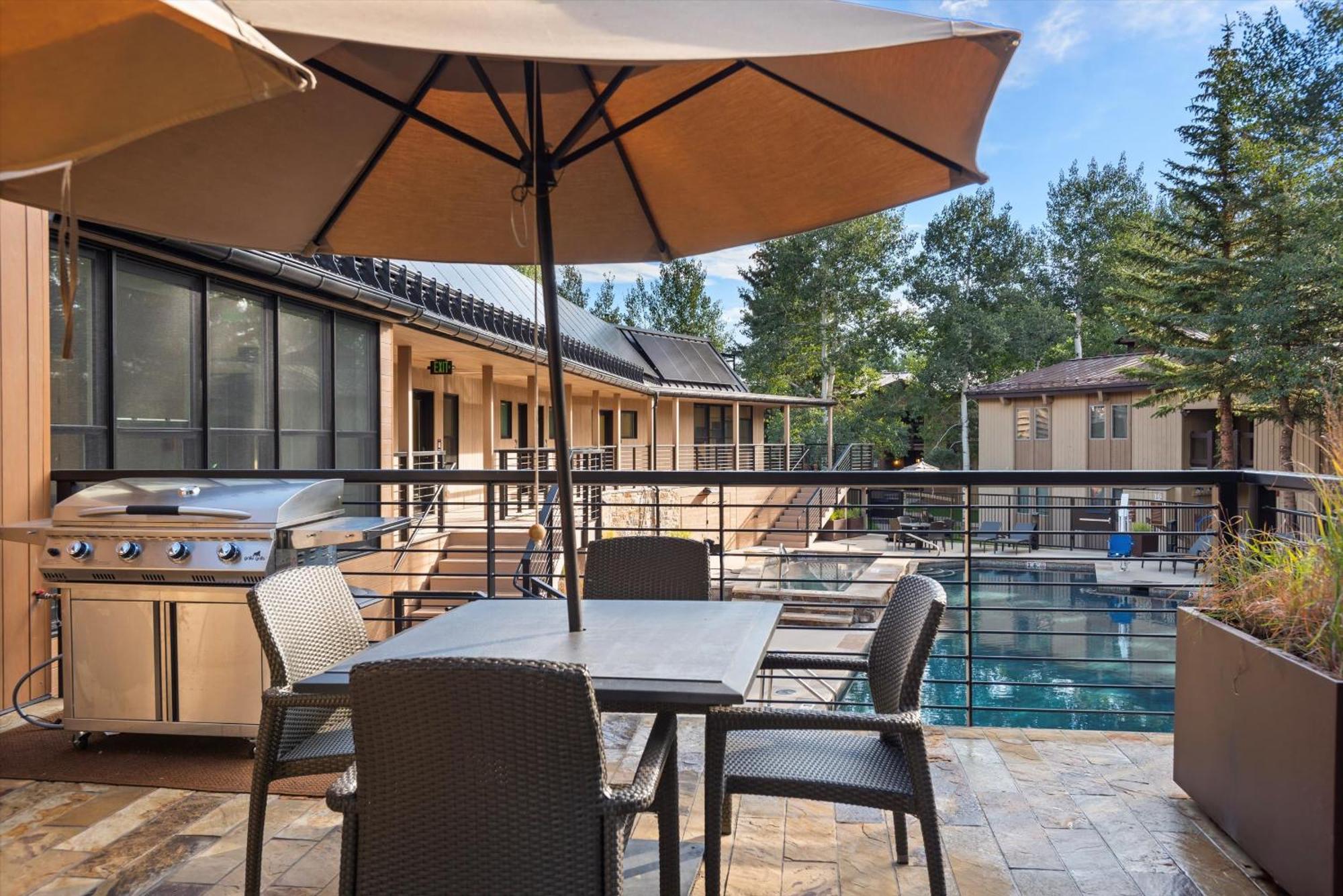 Modern Luxury - Walk To Lifts - Jacuzzi