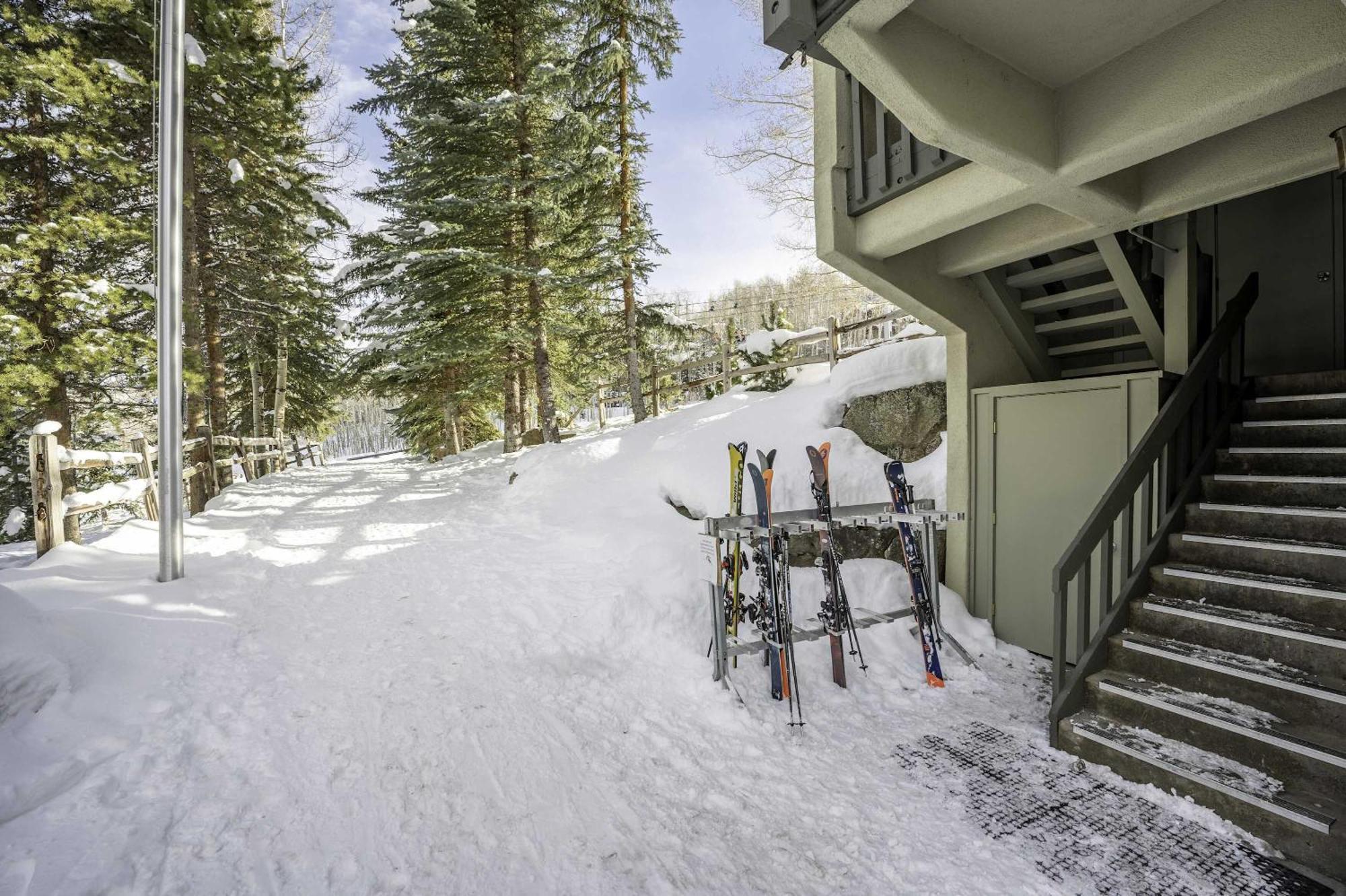 Holiday home Renovated 2 Bedroom W Hot Tub -mountain Views!