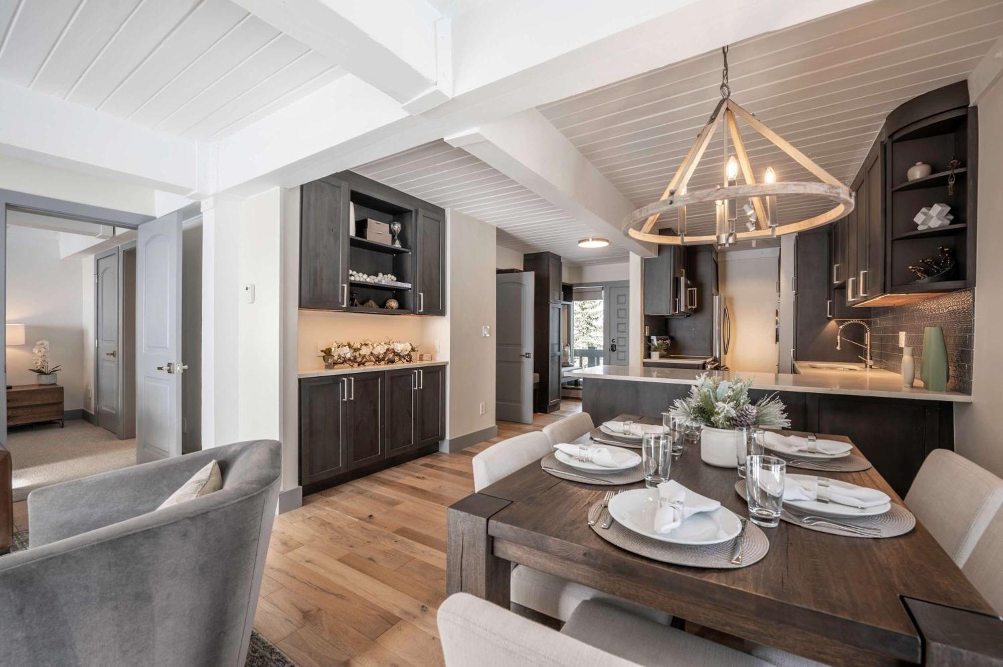 Renovated 2 Bedroom W Hot Tub -mountain Views! *