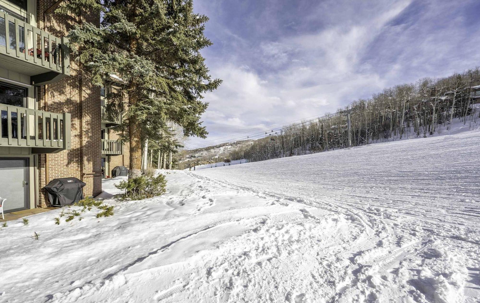Renovated 2 Bedroom W Hot Tub -mountain Views! Holiday home *