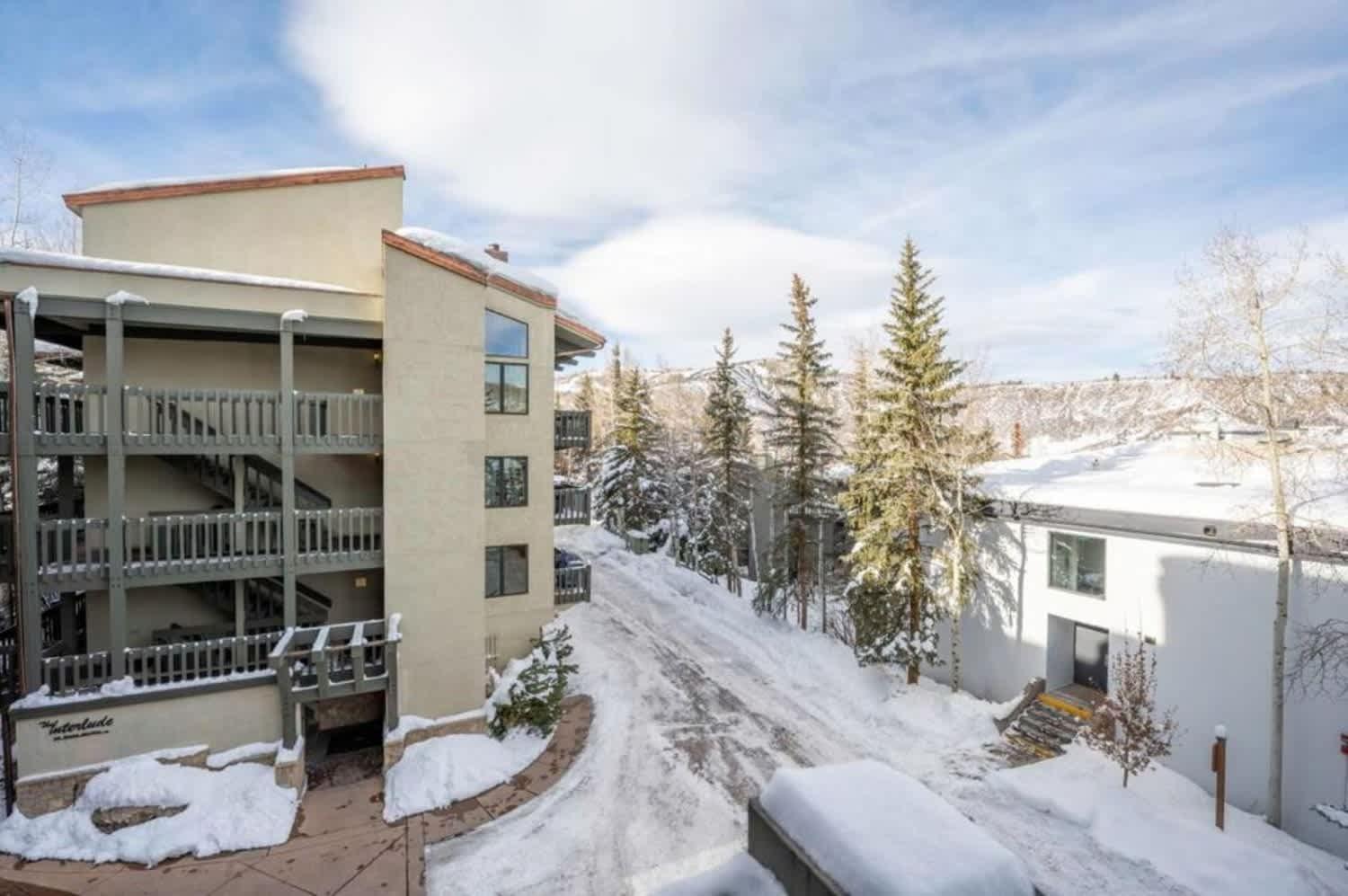 Renovated 2 Bedroom W Hot Tub -mountain Views!
