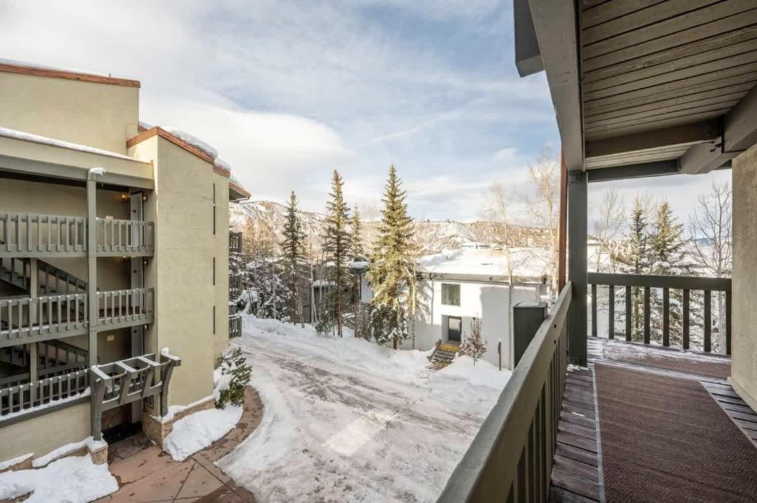 Holiday home Renovated 2 Bedroom W Hot Tub -mountain Views! *